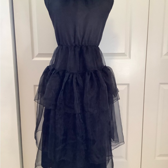 Elegant Black Tiered Dress - Picture 3 of 8